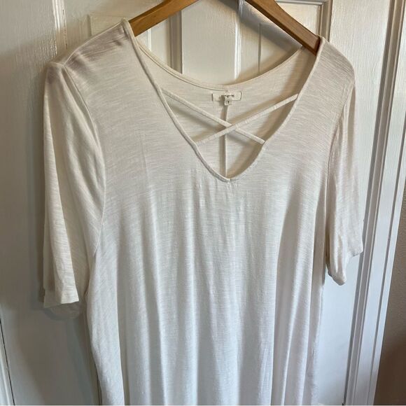 Maurices white t-Shirt  - Picture 4 of 8